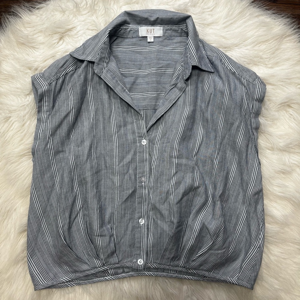 KUT from the Kloth Boxy Fit Button Up Shirt with Thin Stripes in Blue &  White S